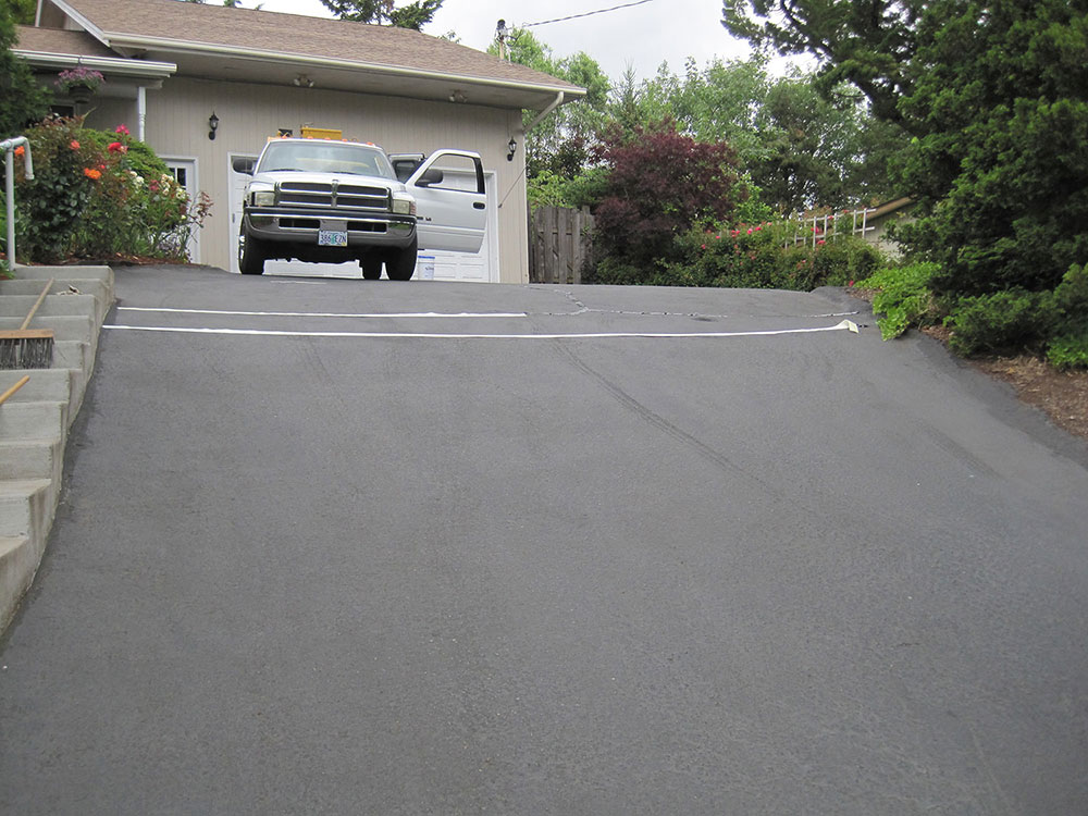 Residential Driveway Sealcoating in Eugene, Oregon