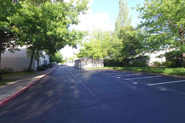 Tips for asphalt driveway and parkinglot maintenance from Aegis Asphalt